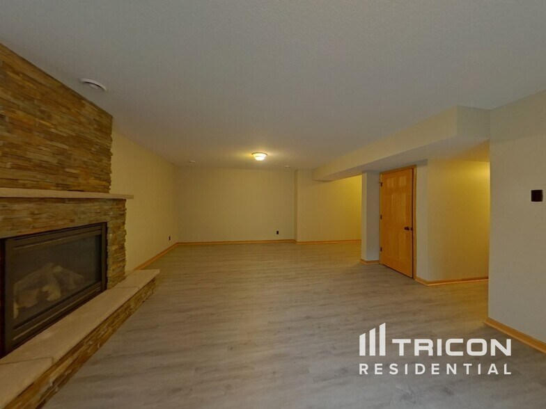 Building Photo - 22209 Red Oak Dr
