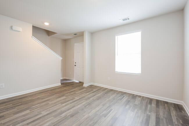 Building Photo - 161 Evvalane Dr