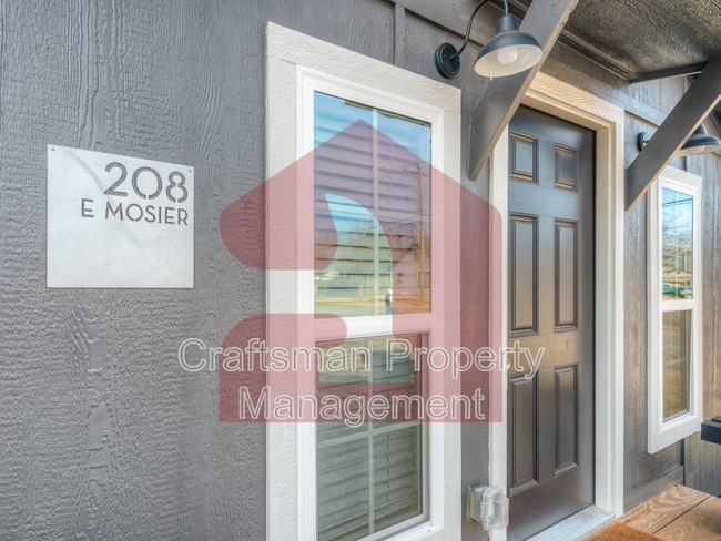 Building Photo - 208 E Mosier St