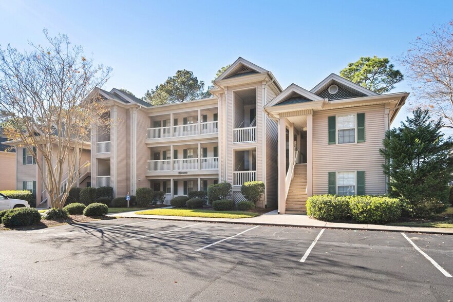 Building Photo - 568 Pinehurst Ln