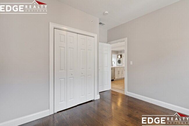 Building Photo - 144 Sutherland Rd