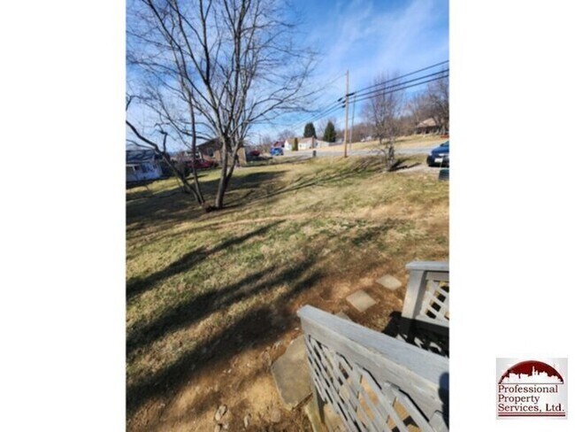 Building Photo - Country Living Near Commuter Routes