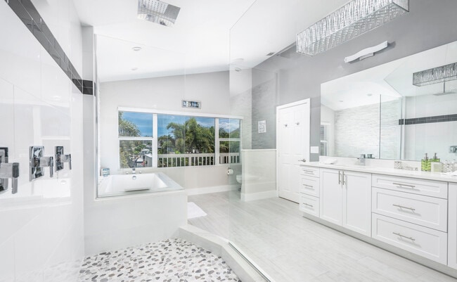 Building Photo - 3001 Jasmine Ct