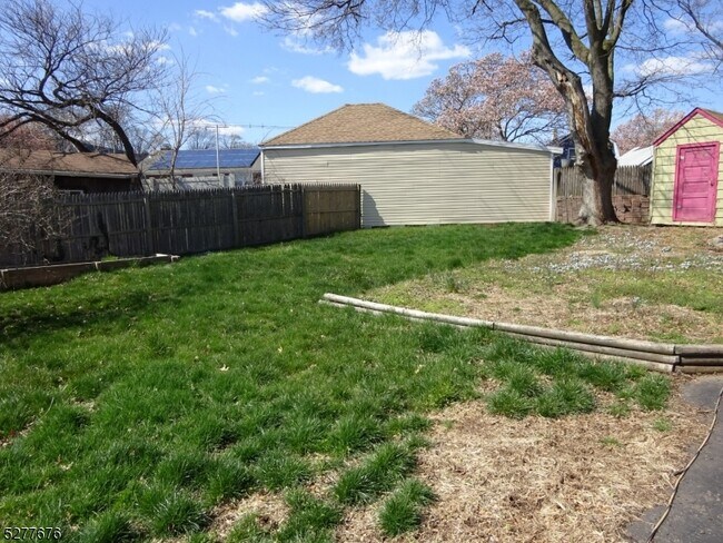 Building Photo - 54 Evergreen Ave