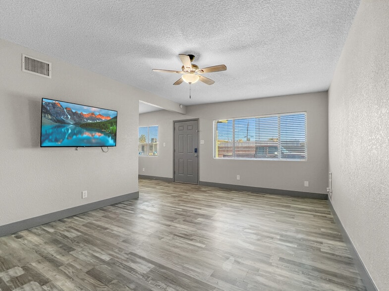 Family Room with TV - 1805 Evelyn Ave