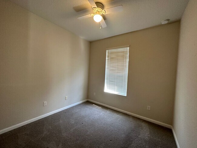 Building Photo - BEAUTIFUL SPACIOUS 3 BEDROOM 2  BATH SINGLE FAMILY HOME FOR RENT