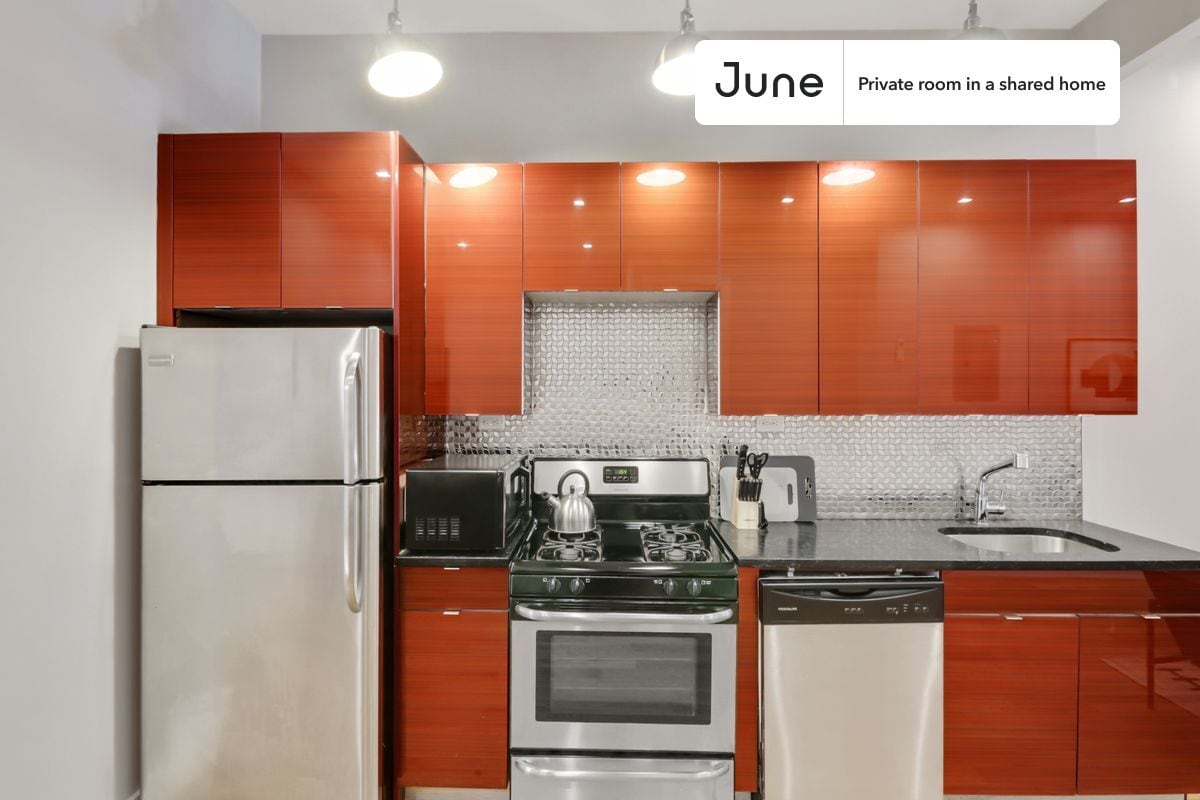 Building Photo - Room in Shared 5 bed/2.5 bath home in Bedford-Stuyvesant