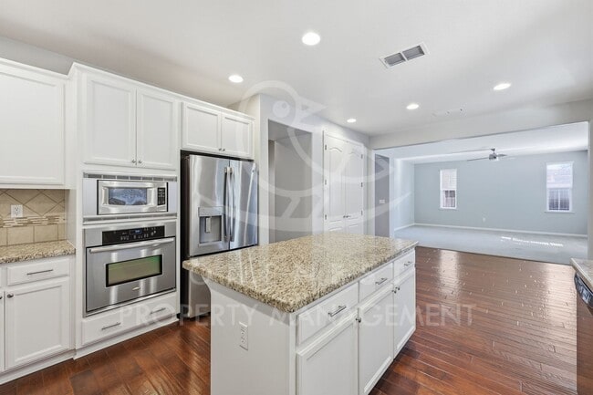 Building Photo - 611 Open Range Ln
