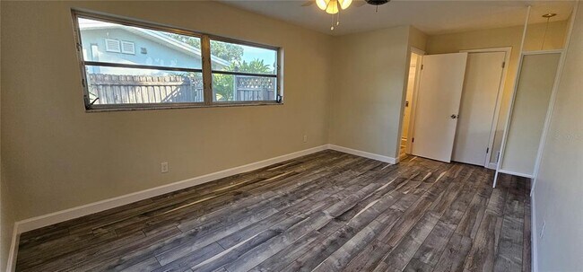 Building Photo - 1329 Fairfield Dr