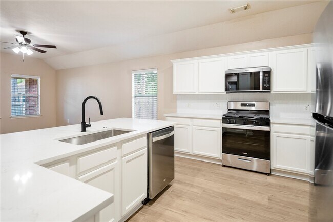 Building Photo - 22 Garden Lodge Pl