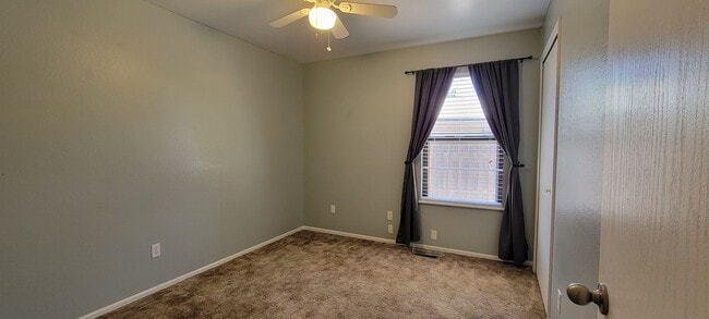 Building Photo - 3 bedroom 2 bath home