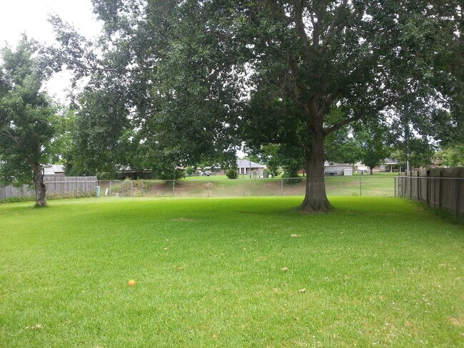 Building Photo - 5415 Bayou Dr