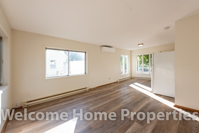 Building Photo - Cozy Clean and Quiet Home with Yard & Offi...