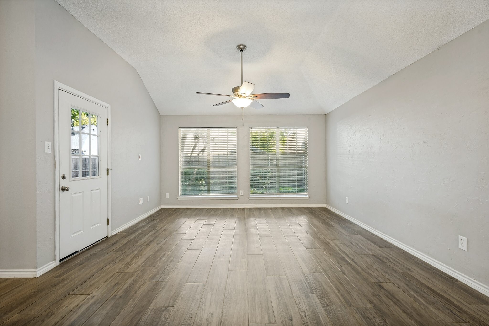 Building Photo - 2911 Stonepointe