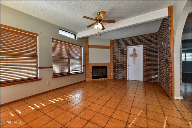 Building Photo - 5108 Paris Ave