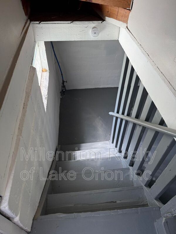 Building Photo - 57 E Beverly Ave