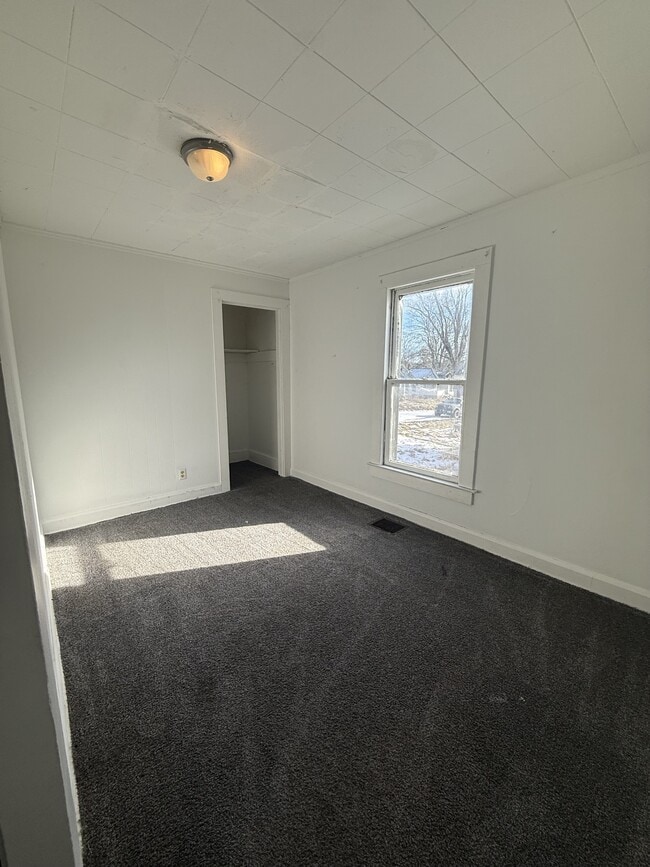 Building Photo - 2 Columbia Dr