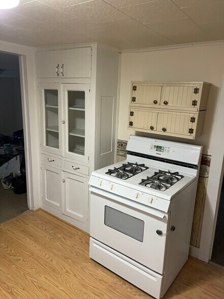 Building Photo - 215 N Irvine St