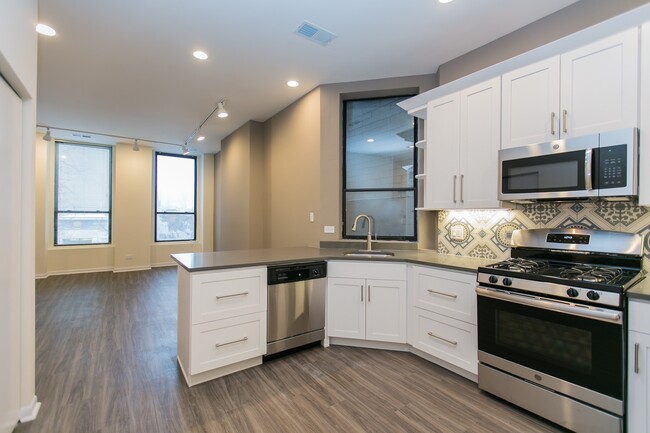 Building Photo - 2324 N Clark St