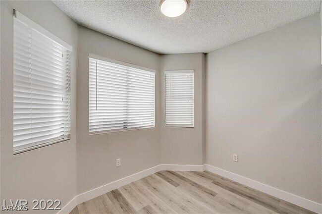 Building Photo - 853 Rock Springs Dr