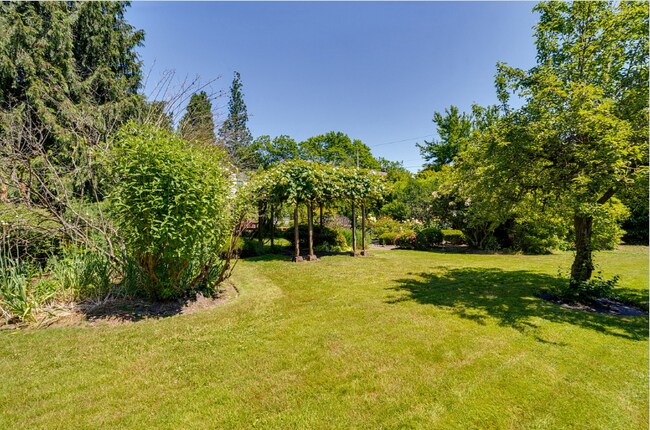 Building Photo - 616 SE Andover Pl