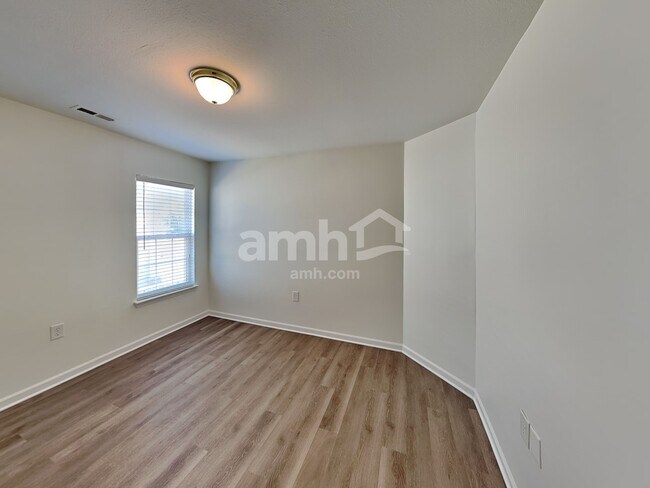 Building Photo - 194 Mott Rd