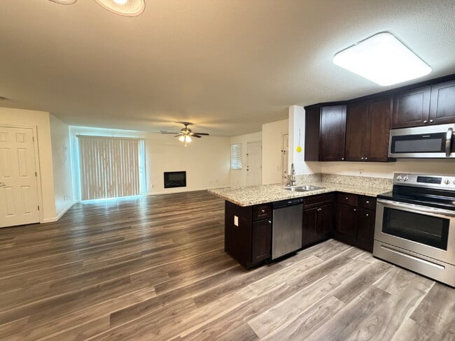 Building Photo - Charming 2-Bed, 2-Bath Haven in Merced!