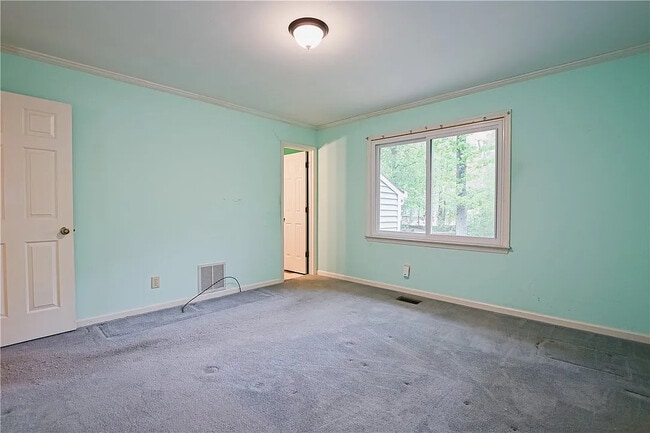 Building Photo - Room in House on Sanderson Dr