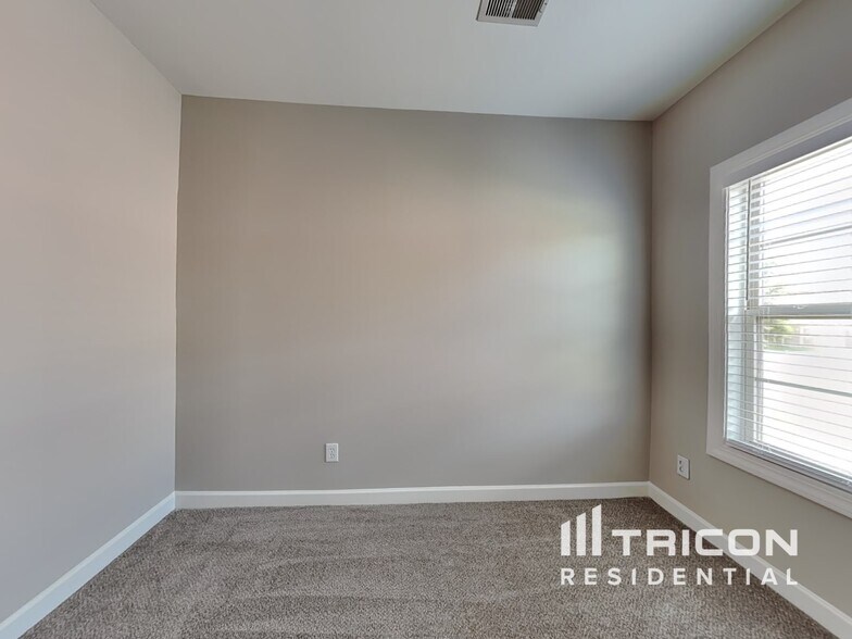 Building Photo - 172 Churchland Dr