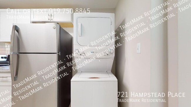 Building Photo - 721 Hampstead Pl