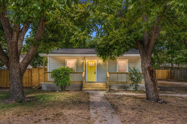 Primary Photo - 714 S Blanco St