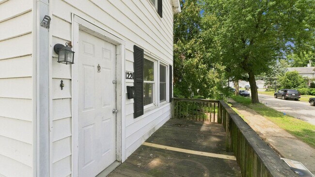 Building Photo - 1221 Wefel St