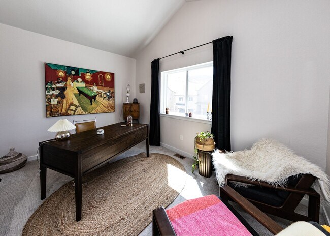 Building Photo - Beautiful Townhome Next to Nature on Westside