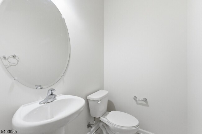 Building Photo - 6 Bond St