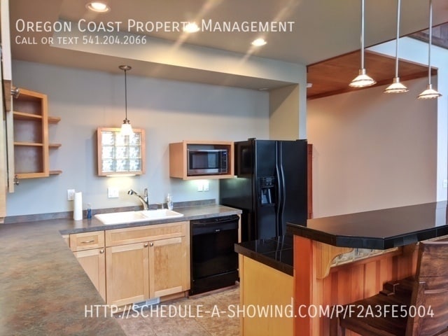 Building Photo - 3360 NW Oceanview Dr