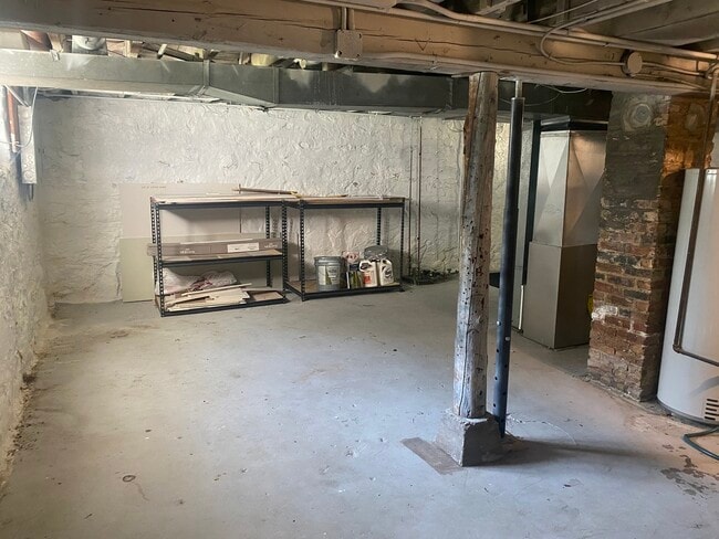Building Photo - 914 Clay St