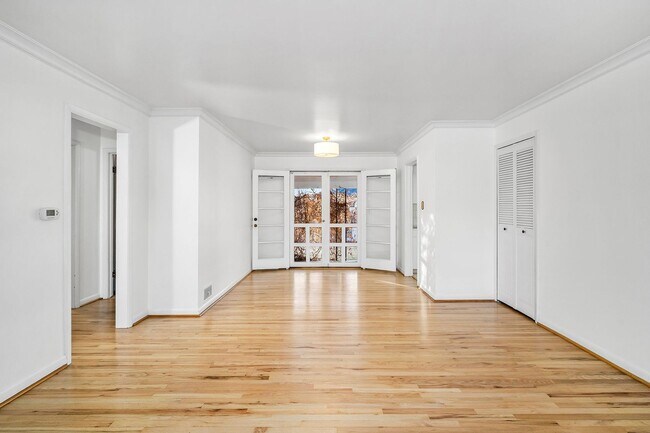 Building Photo - 2BD, 2BA Wellshire Home with Finished Basement and Attached 1-Car Garage