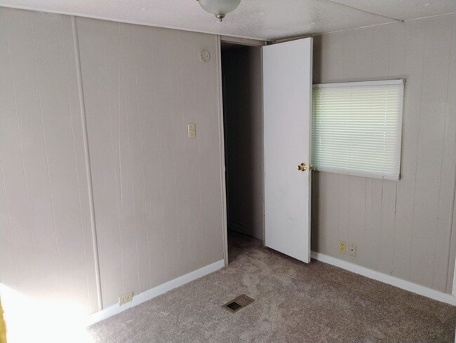 Building Photo - 2 Bedroom 1 Bath home for rent in Granbury...
