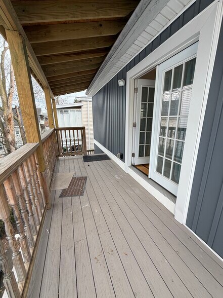 Building Photo - 27 Lyon St