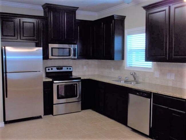 Building Photo - 1322 Milner Dr