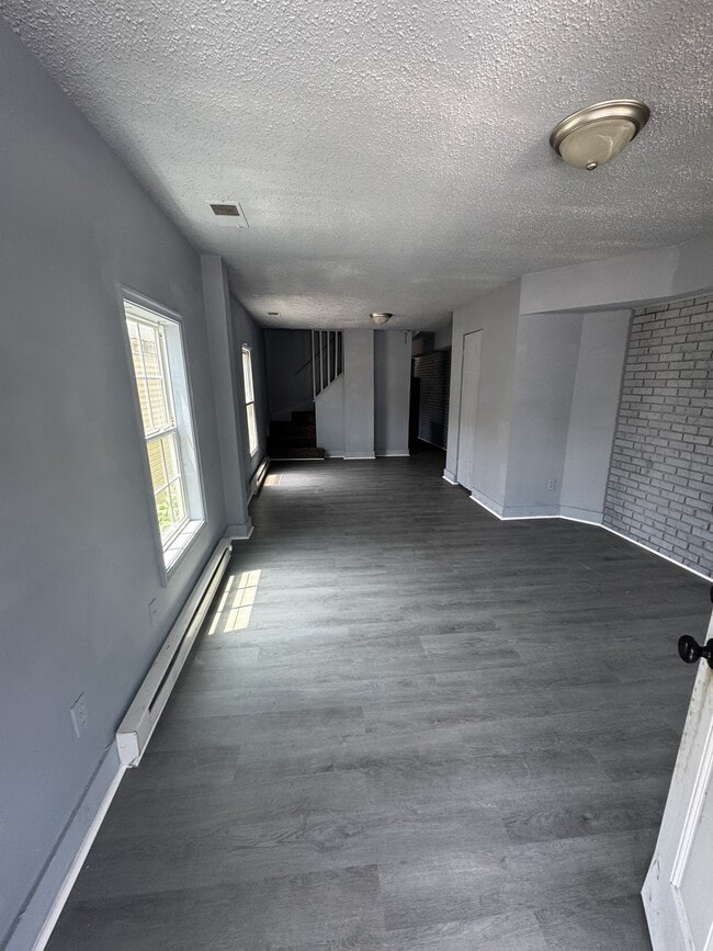 Building Photo - 302 N High St