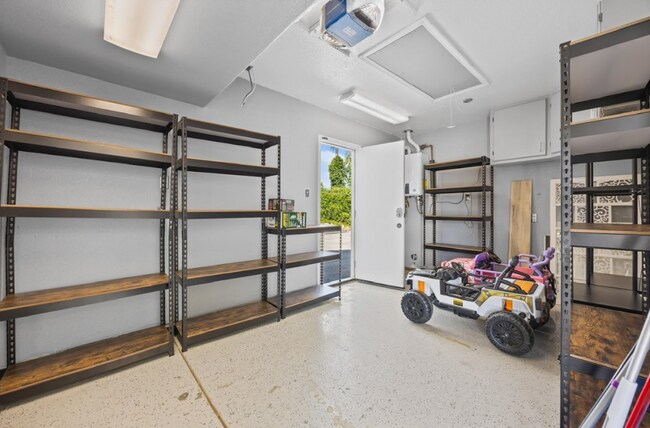 Building Photo - Beautiful 3-Bedroom, 3-Bath Home in Riverl...