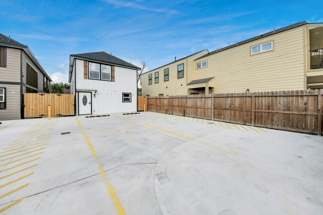 Building Photo - 2310 Wavell St