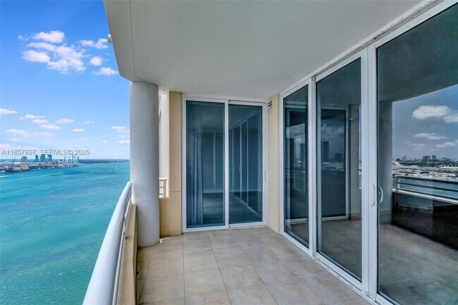 Building Photo - 848 Brickell Key Dr