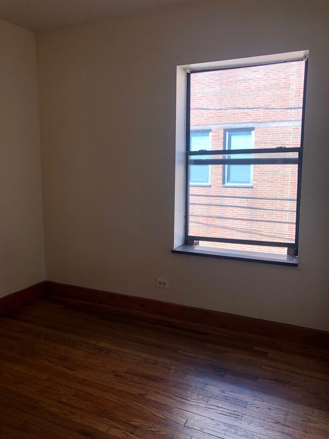 Bedroom - 4928 N Kedzie Ave