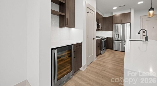 Building Photo - 2025 Cleveland Ave