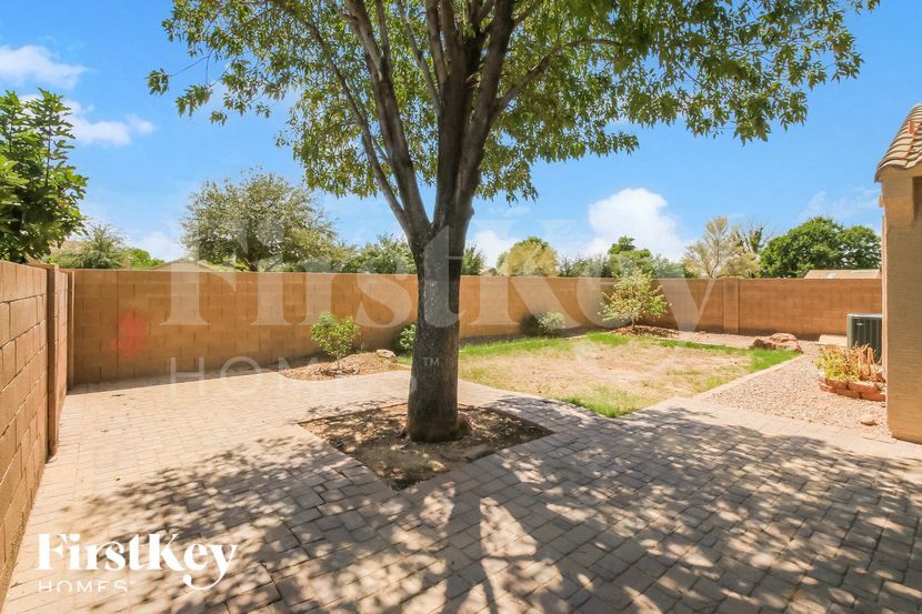 Building Photo - 1417 E Jeanne Ln