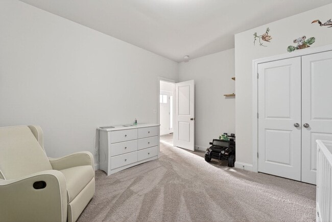 Building Photo - Like New 4BR Ranch with Modern Finishes & Prime Location in Elgin