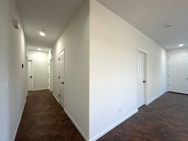 Building Photo - 2608 St Andrews Dr