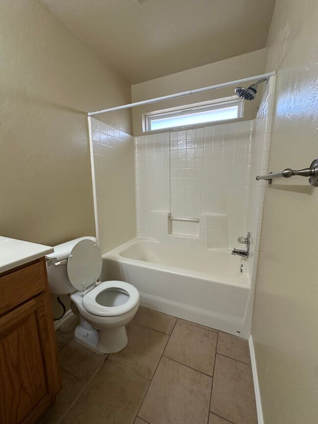 Building Photo - 4516 SE 79th St